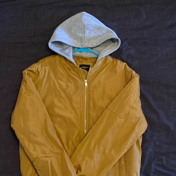 Yellowish Jacket - Picture 1 of 5